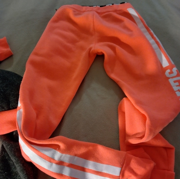 I believe this is a remake of victory secret size medium jogging suit with zipup - Picture 3 of 7